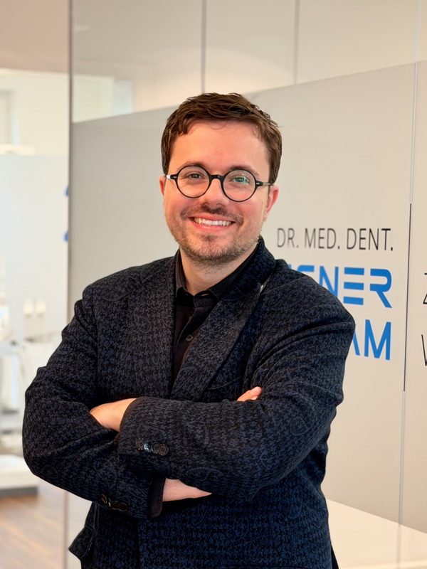 Dr. Sandro Strößner